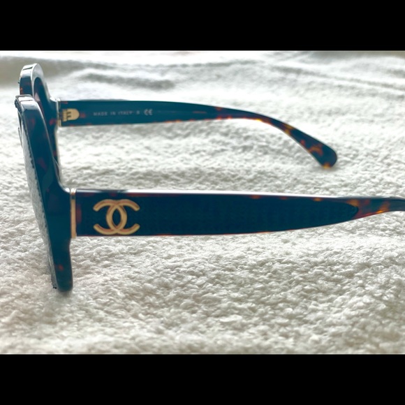 Chanel Round sunglasses in Dark Tortoise Colour - Picture 5 of 7